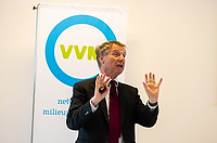 22relevant-mw04-2684